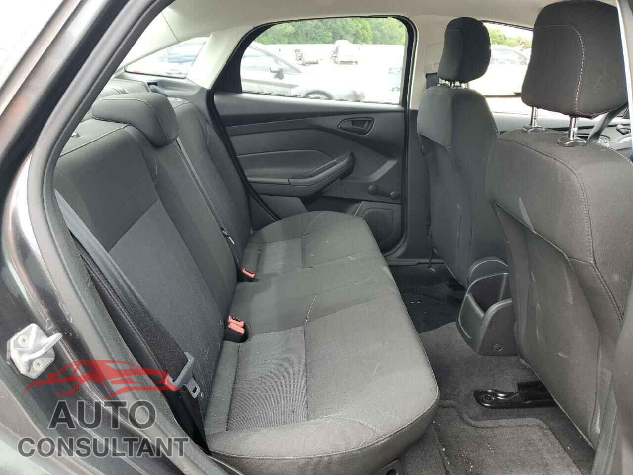 FORD FOCUS 2017 - 1FADP3E24HL222565