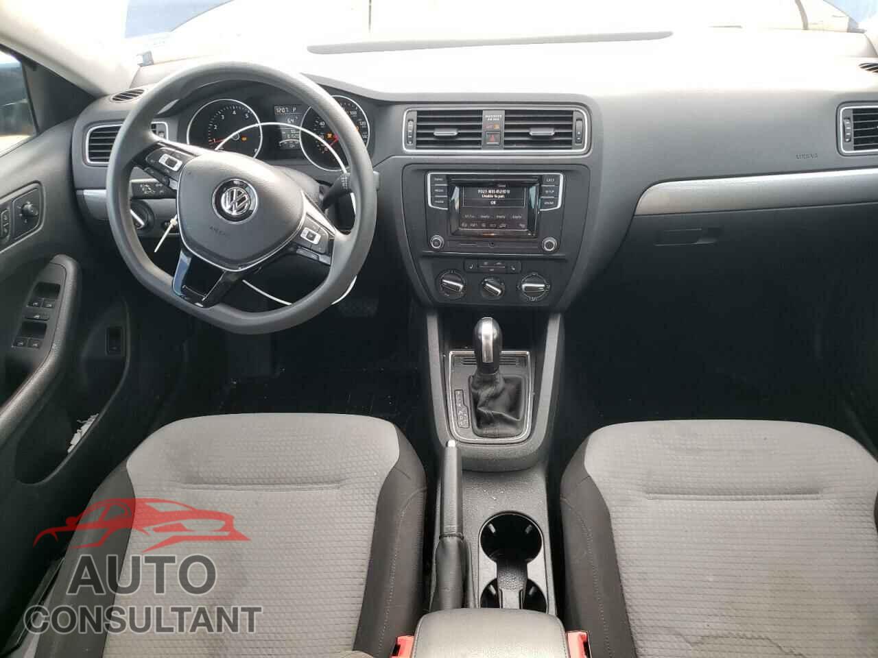VOLKSWAGEN JETTA 2017 - 3VW2B7AJ0HM380238