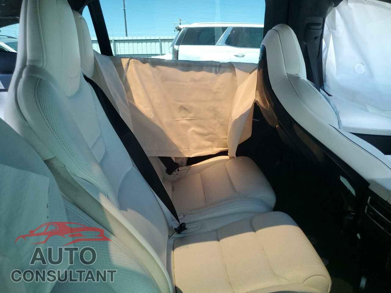 TESLA MODEL X 2016 - 5YJXCAE47GFS00554