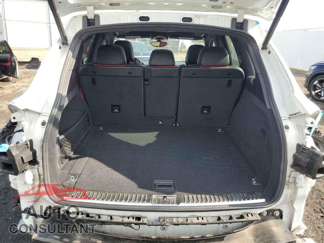 PORSCHE CAYENNE 2017 - WP1AA2A22HKA91722