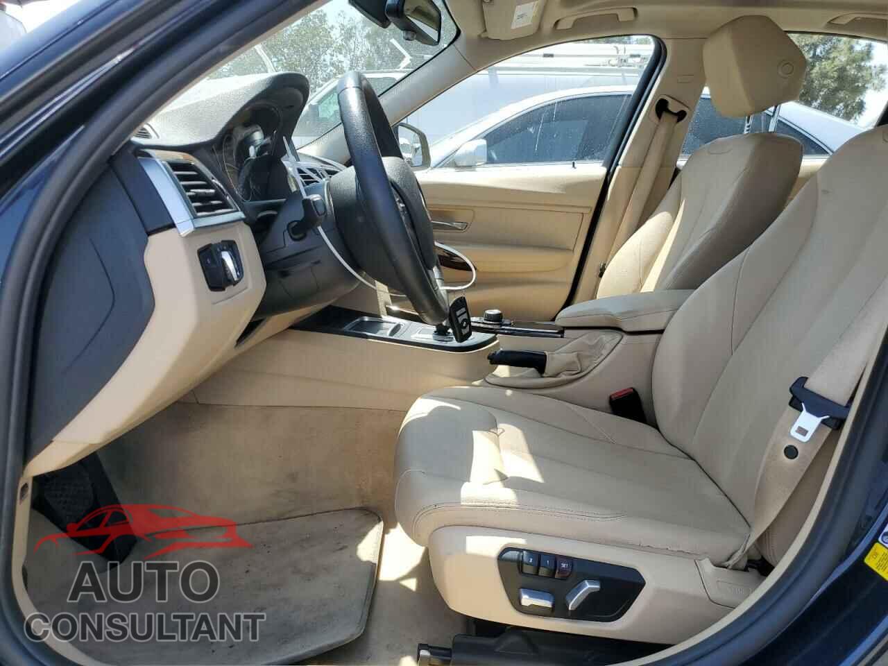 BMW 3 SERIES 2016 - WBA8A9C57GK618052