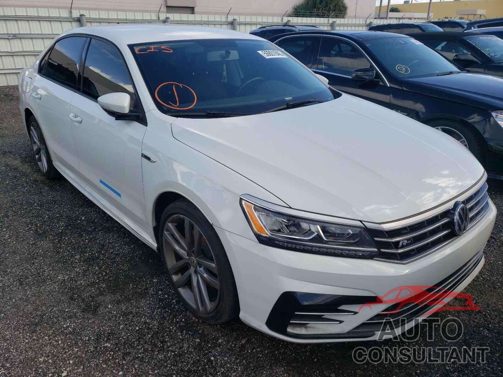 VOLKSWAGEN PASSAT 2018 - 1VWAA7A33JC050102