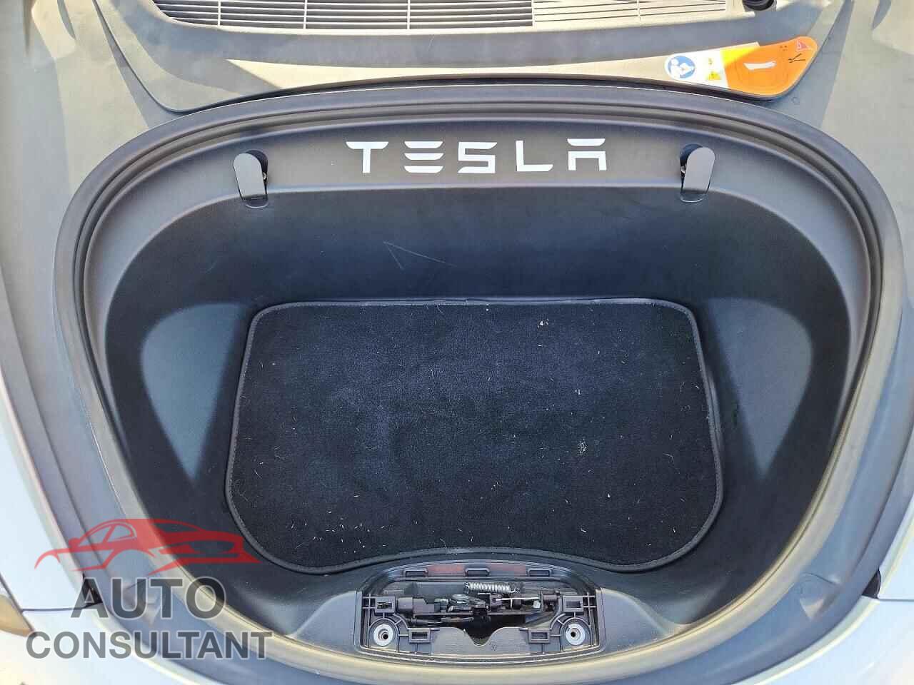 TESLA MODEL 3 2018 - 5YJ3E1EA0JF005689