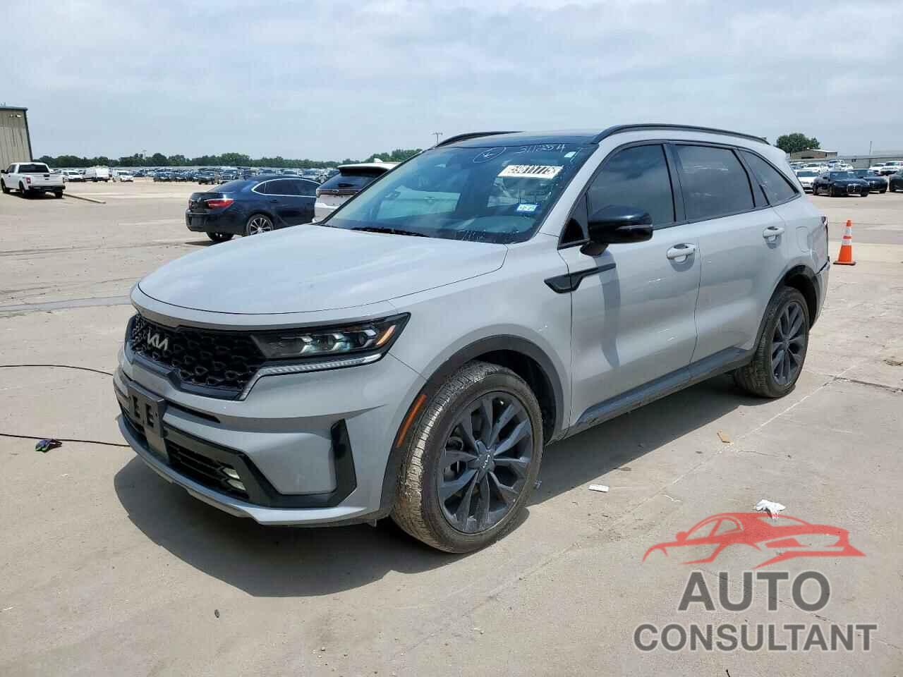 KIA SORENTO 2023 - 5XYRK4LF9PG232027