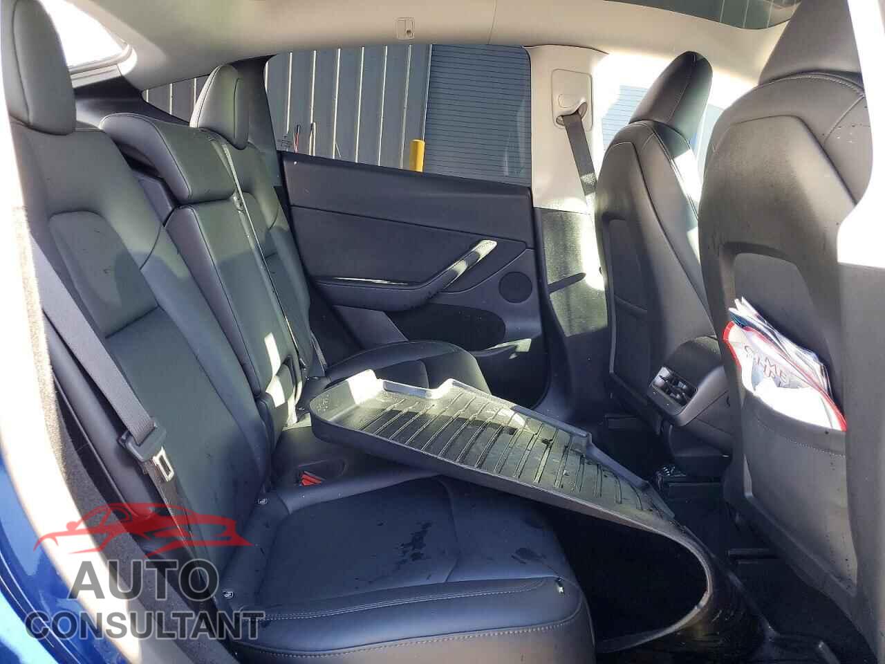 TESLA MODEL Y 2024 - 7SAYGDEF9RF154551