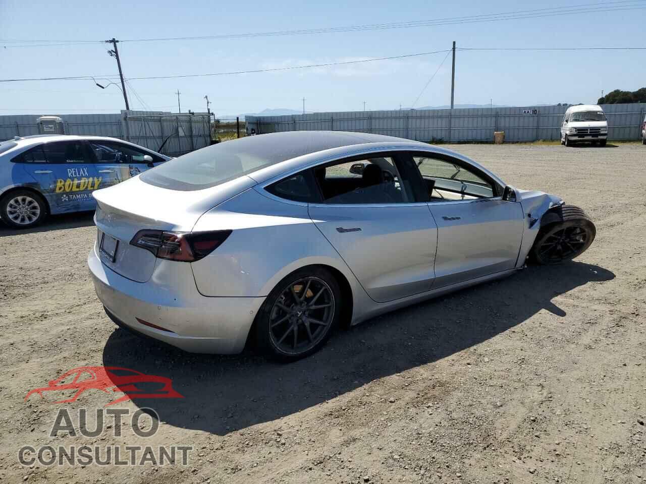 TESLA MODEL 3 2018 - 5YJ3E1EA5JF058789