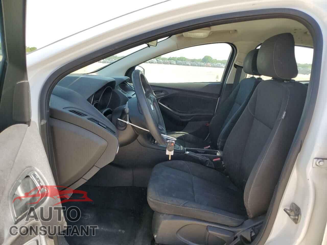 FORD FOCUS 2015 - 1FADP3E26FL219261