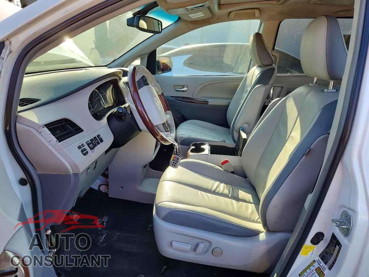 TOYOTA SIENNA 2012 - 5TDDK3DC8CS038384