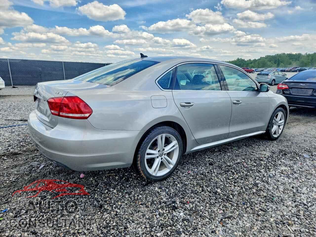 VOLKSWAGEN PASSAT 2014 - 1VWBS7A31EC050459