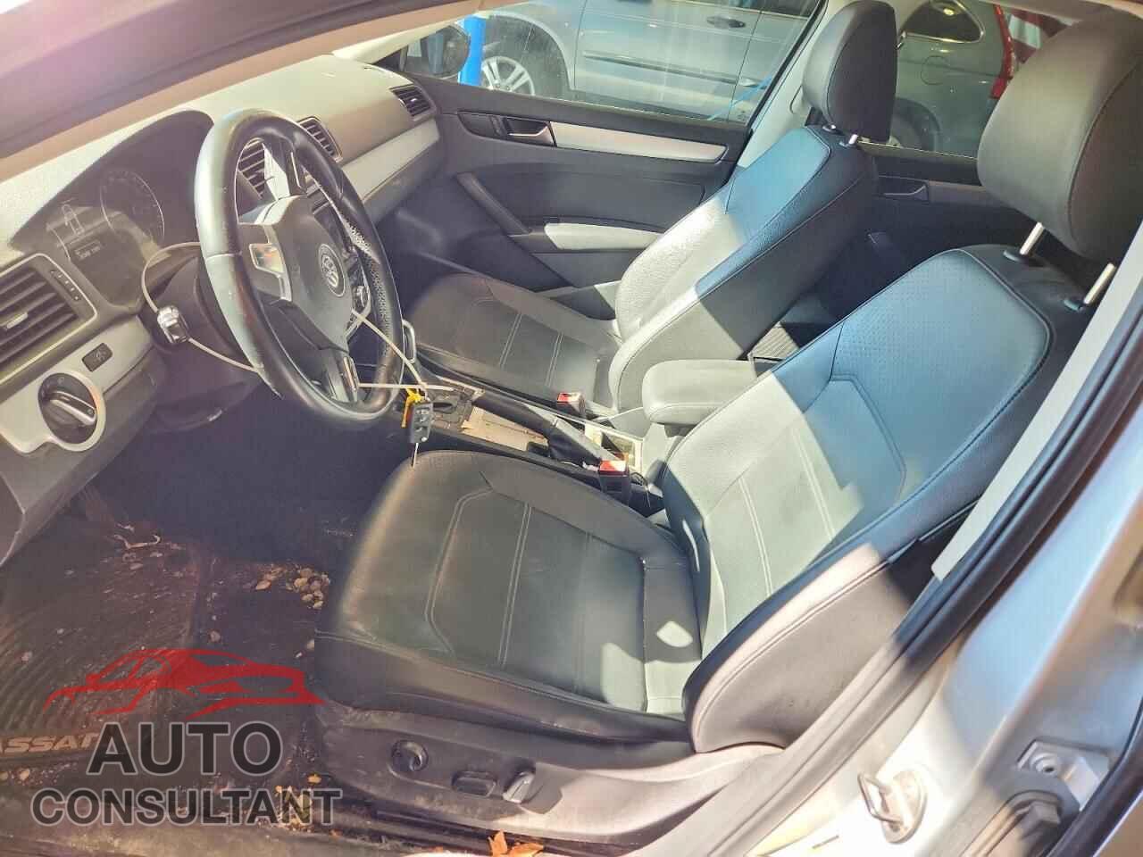 VOLKSWAGEN PASSAT 2012 - 1VWBP7A38CC021779