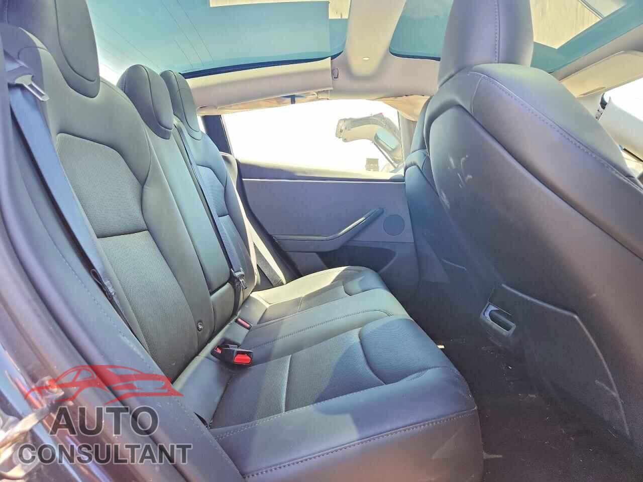 TESLA MODEL 3 2024 - 5YJ3E1EA7RF824727