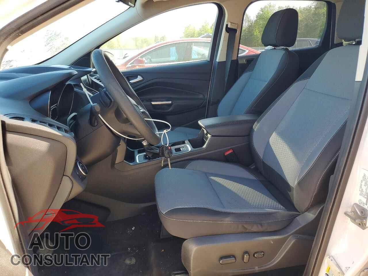 FORD ESCAPE 2017 - 1FMCU0GD2HUB17153