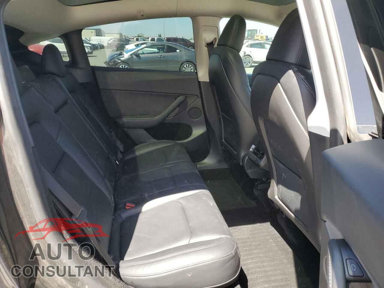 TESLA MODEL Y 2024 - 7SAYGDED9RF038426