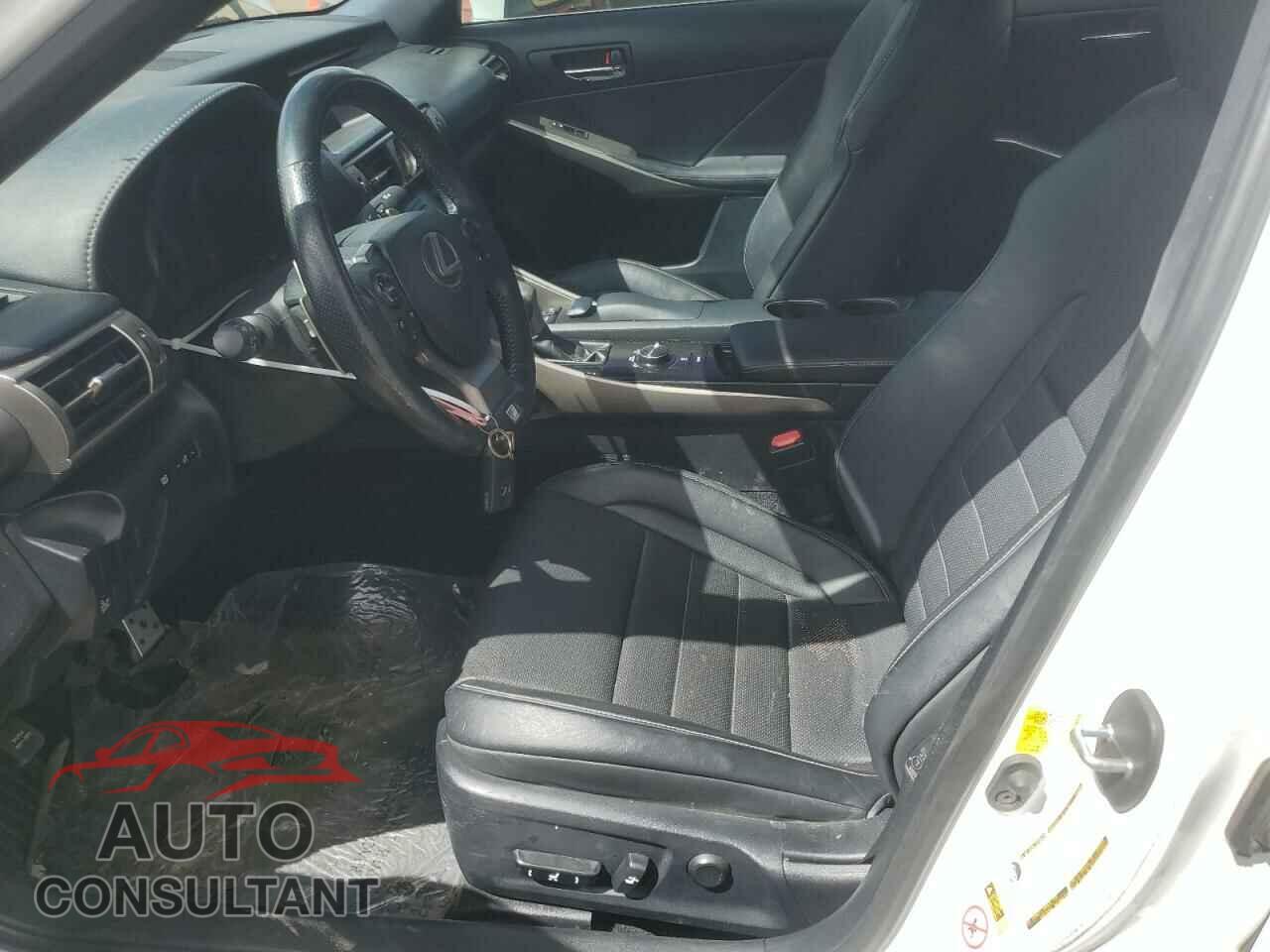 LEXUS IS 2014 - JTHCE1D20E5000153