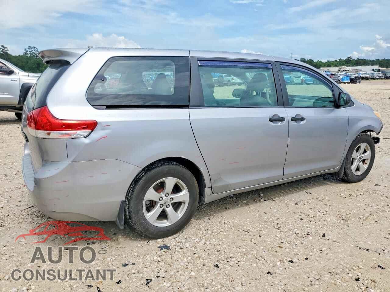 TOYOTA SIENNA 2013 - 5TDZK3DC8DS352513