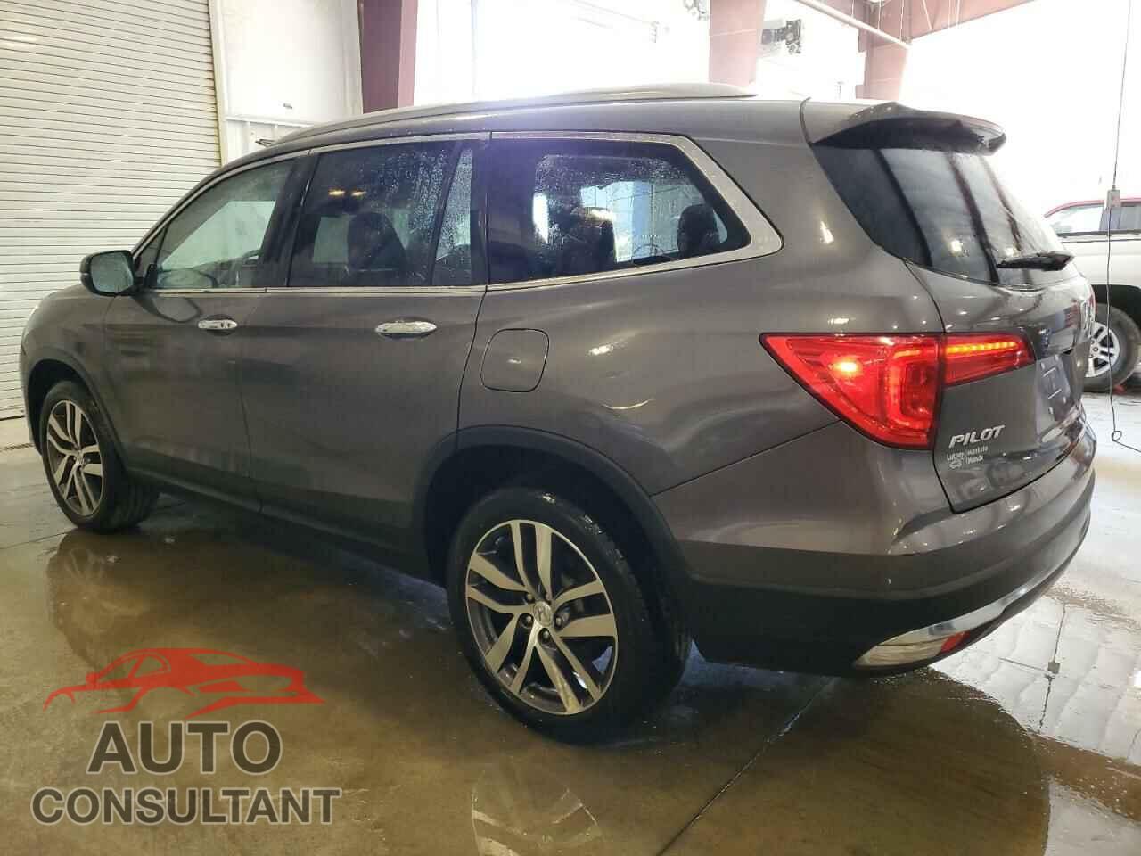 HONDA PILOT 2017 - 5FNYF6H96HB033007
