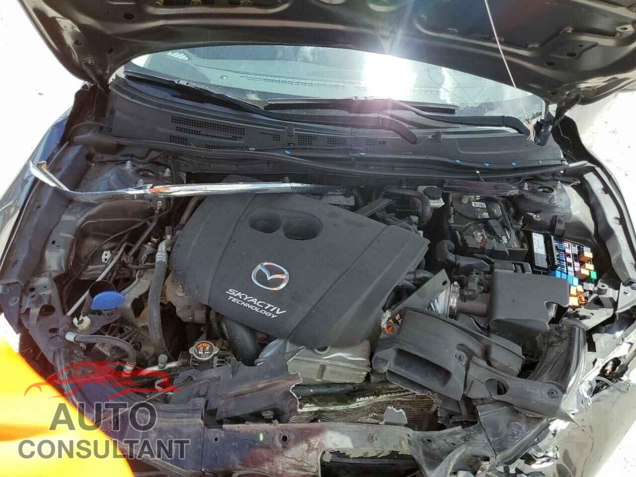 MAZDA 3 2018 - 3MZBN1W34JM158564