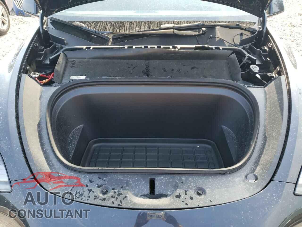 TESLA MODEL Y 2024 - 7SAYGDEE8RF037809