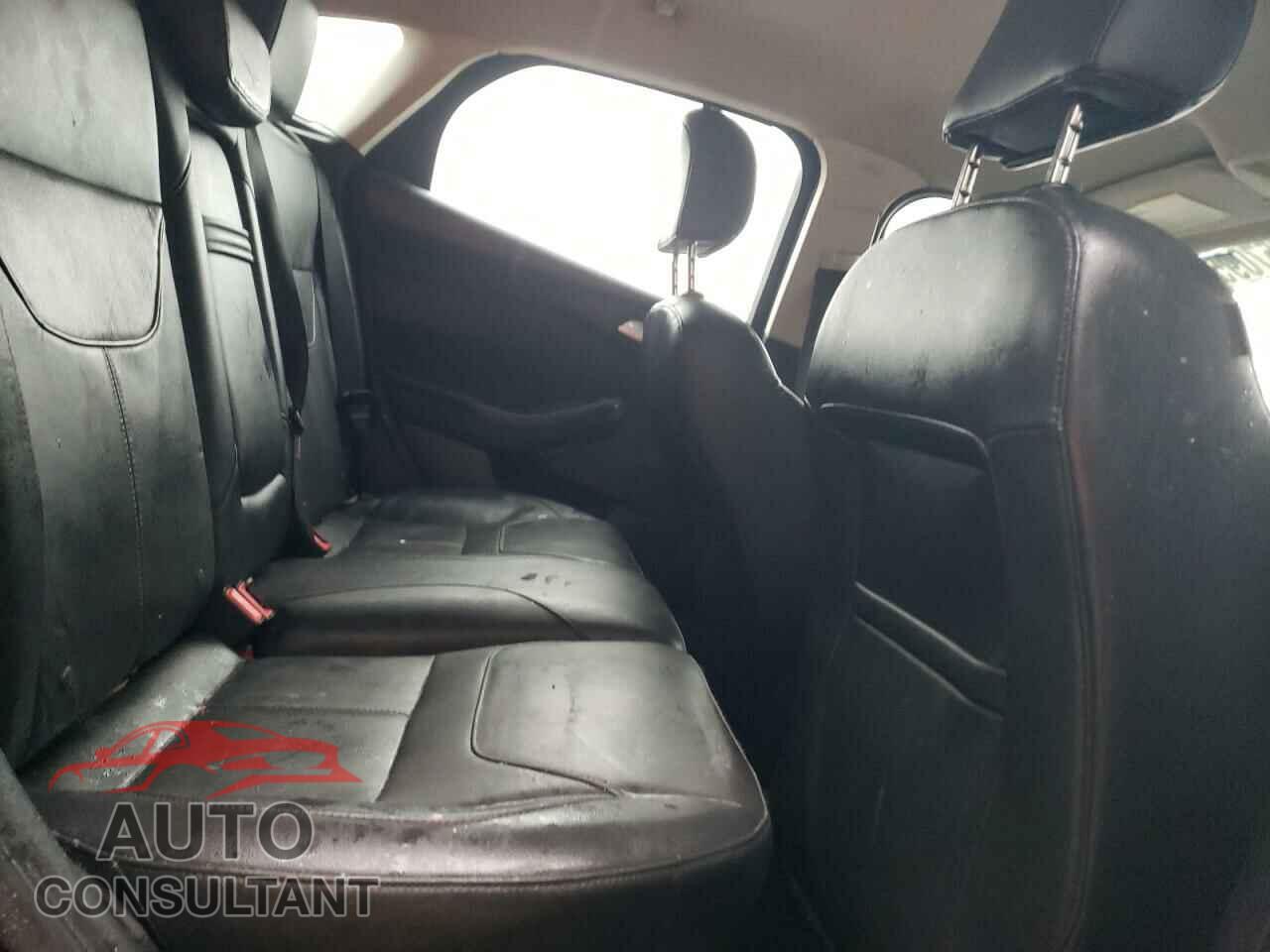 FORD FOCUS 2015 - 1FADP3K29FL305572