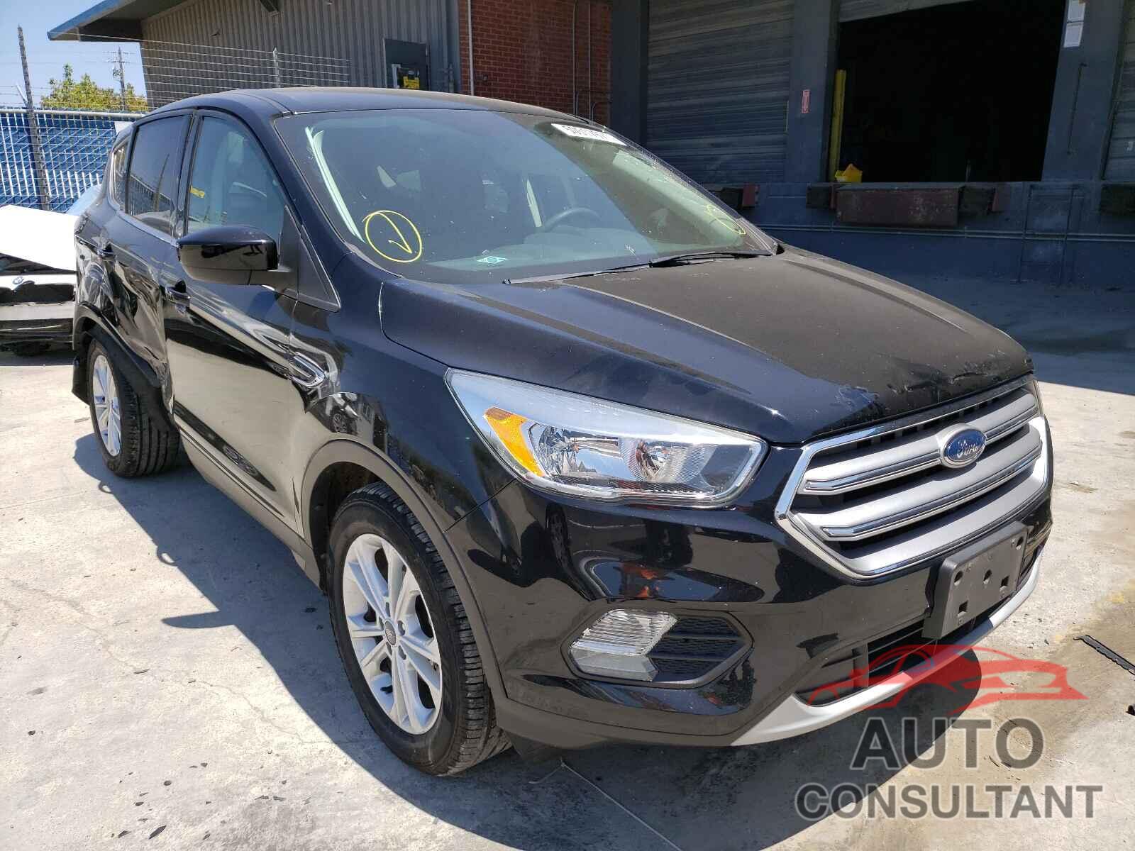 FORD ESCAPE 2017 - 1FMCU0GD3HUC28200