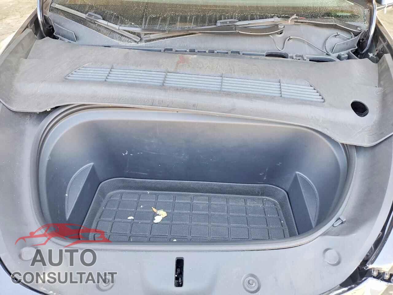 TESLA MODEL Y 2024 - 7SAYGAEE8RF100115