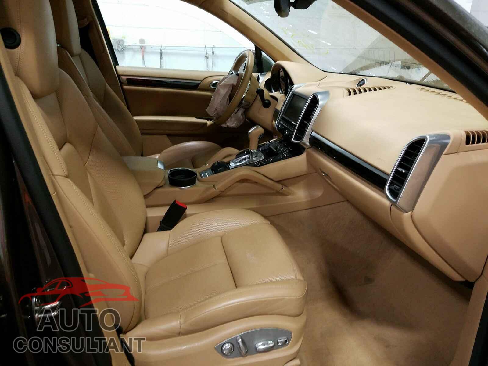 PORSCHE CAYENNE 2016 - WP1AA2A28GKA09247