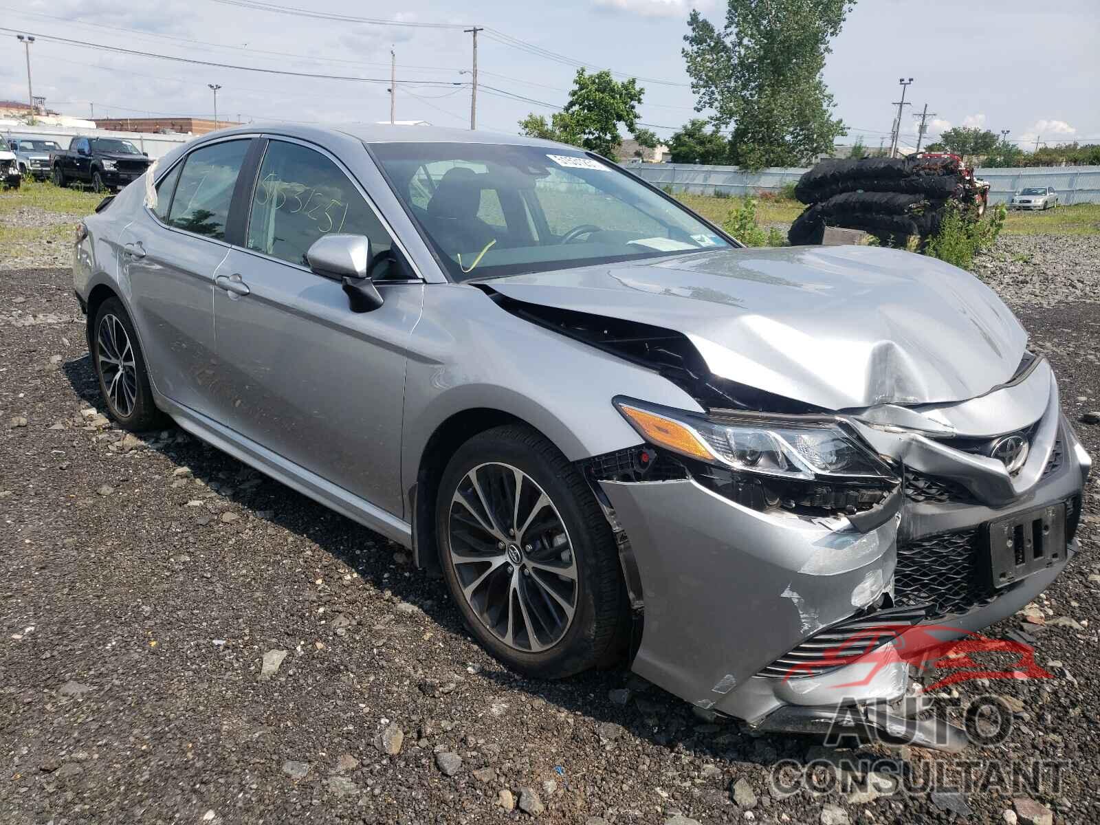 TOYOTA CAMRY 2018 - 4T1B11HK3JU149932