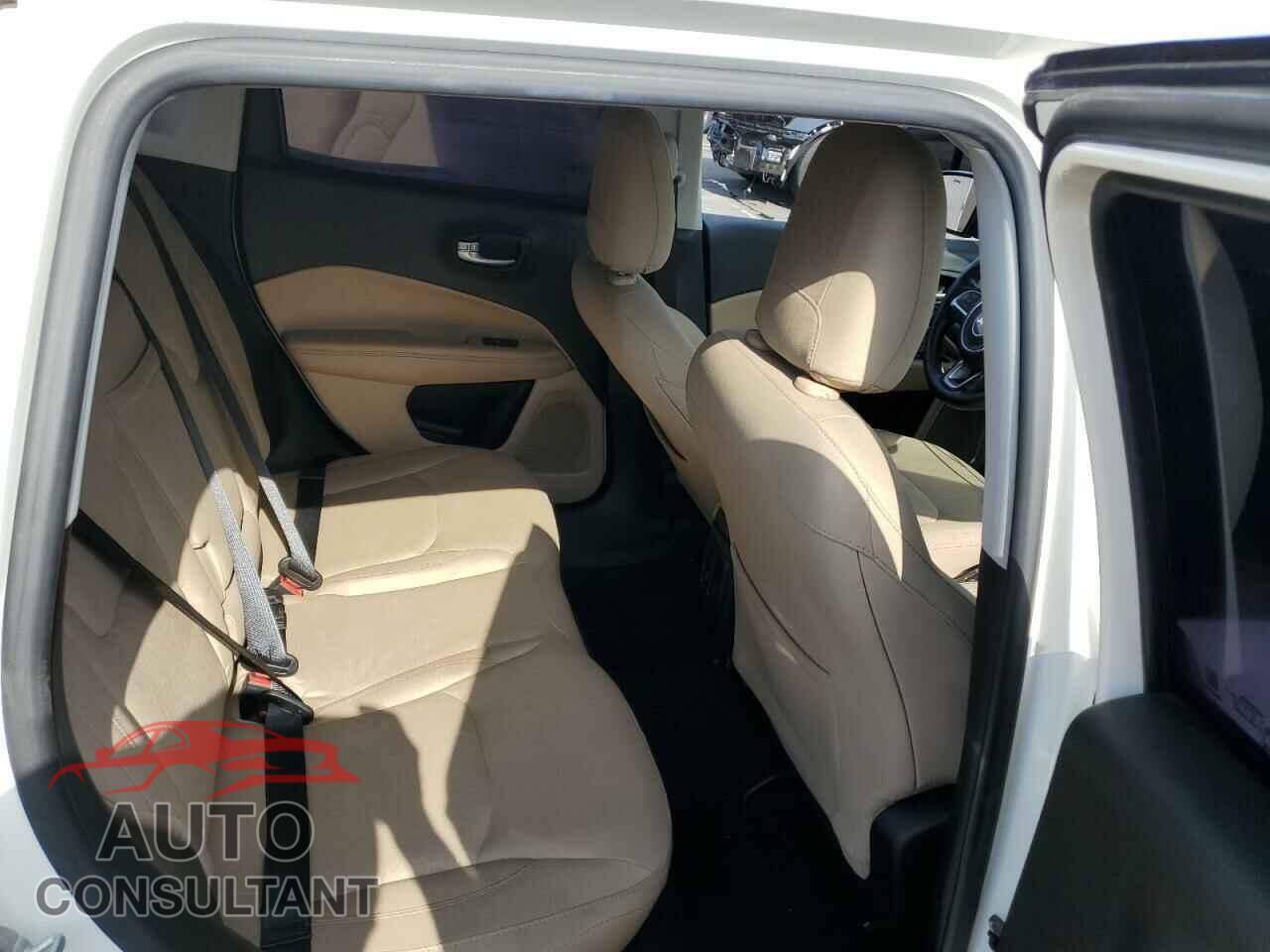 JEEP COMPASS 2018 - 3C4NJCAB3JT124479