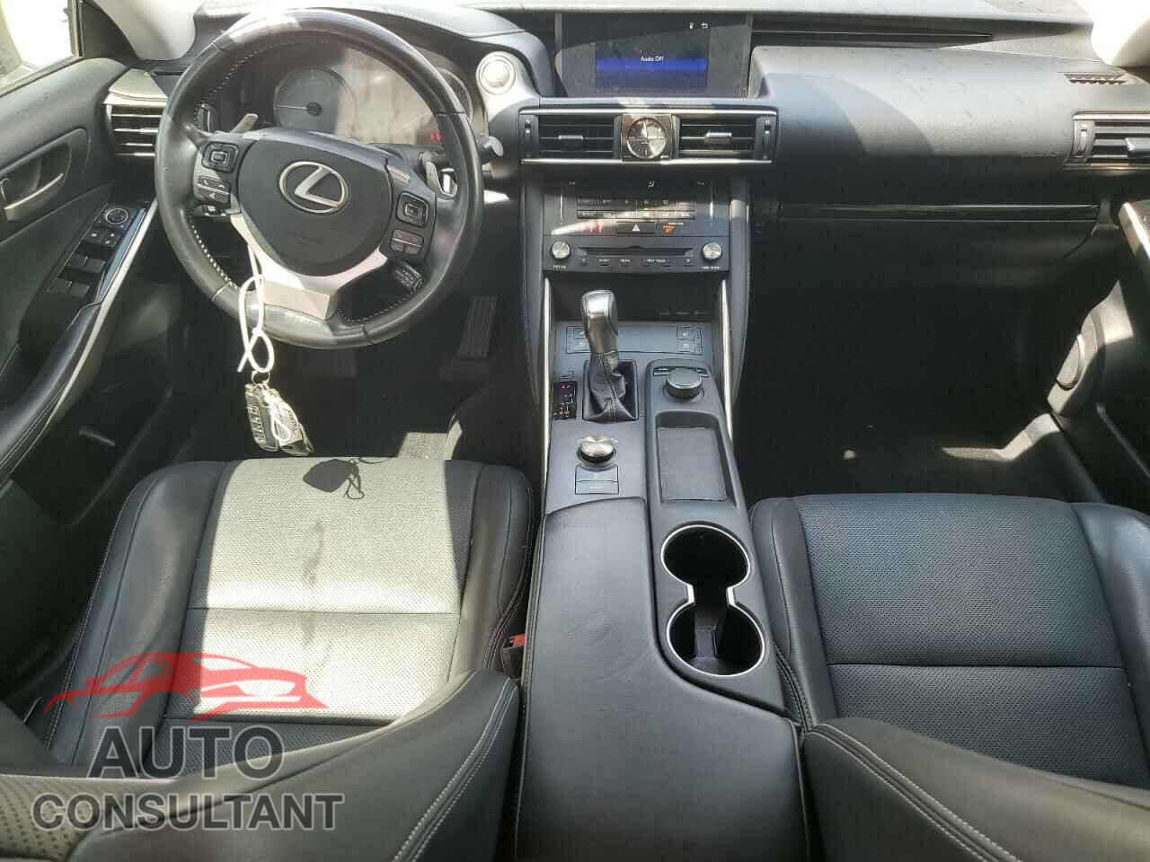 LEXUS IS 2018 - JTHC81D20J5030660
