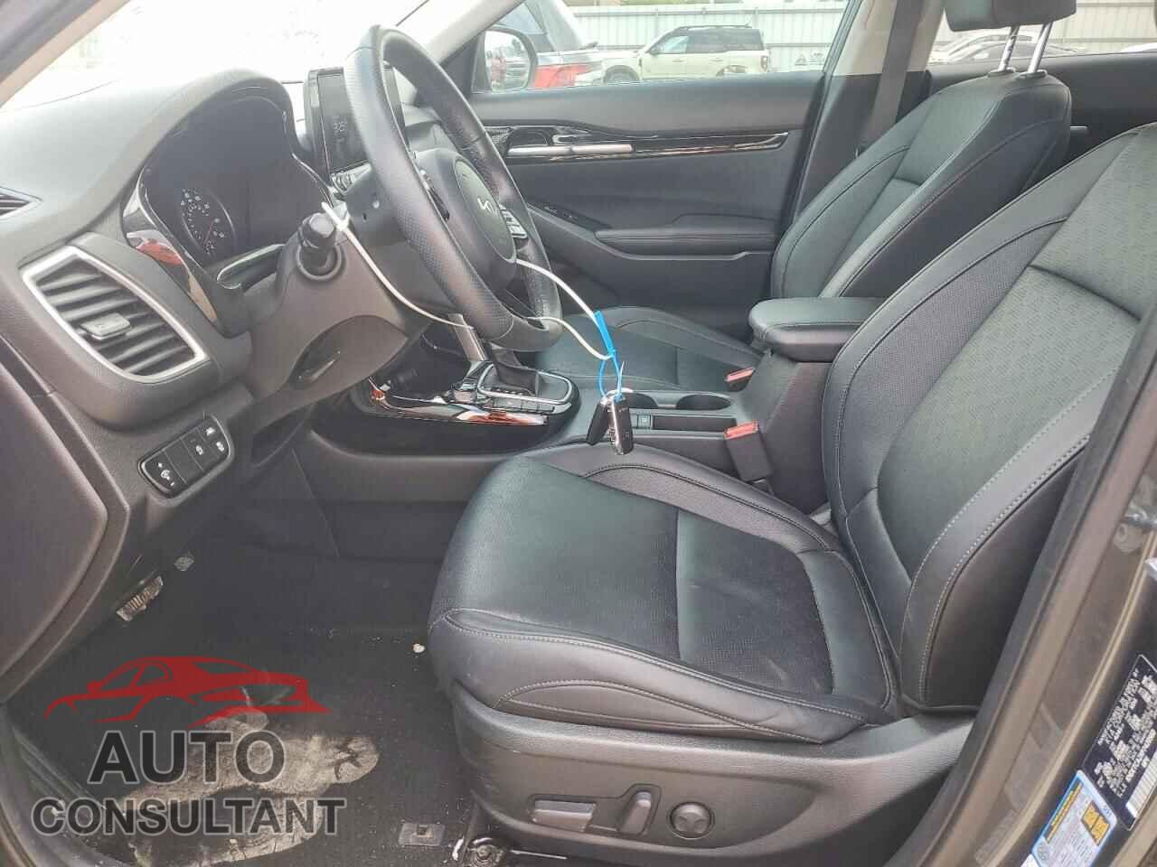 KIA SELTOS 2023 - KNDETCA2XP7420560