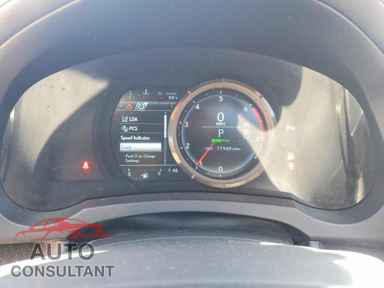 LEXUS IS 2018 - JTHBA1D27J5068810