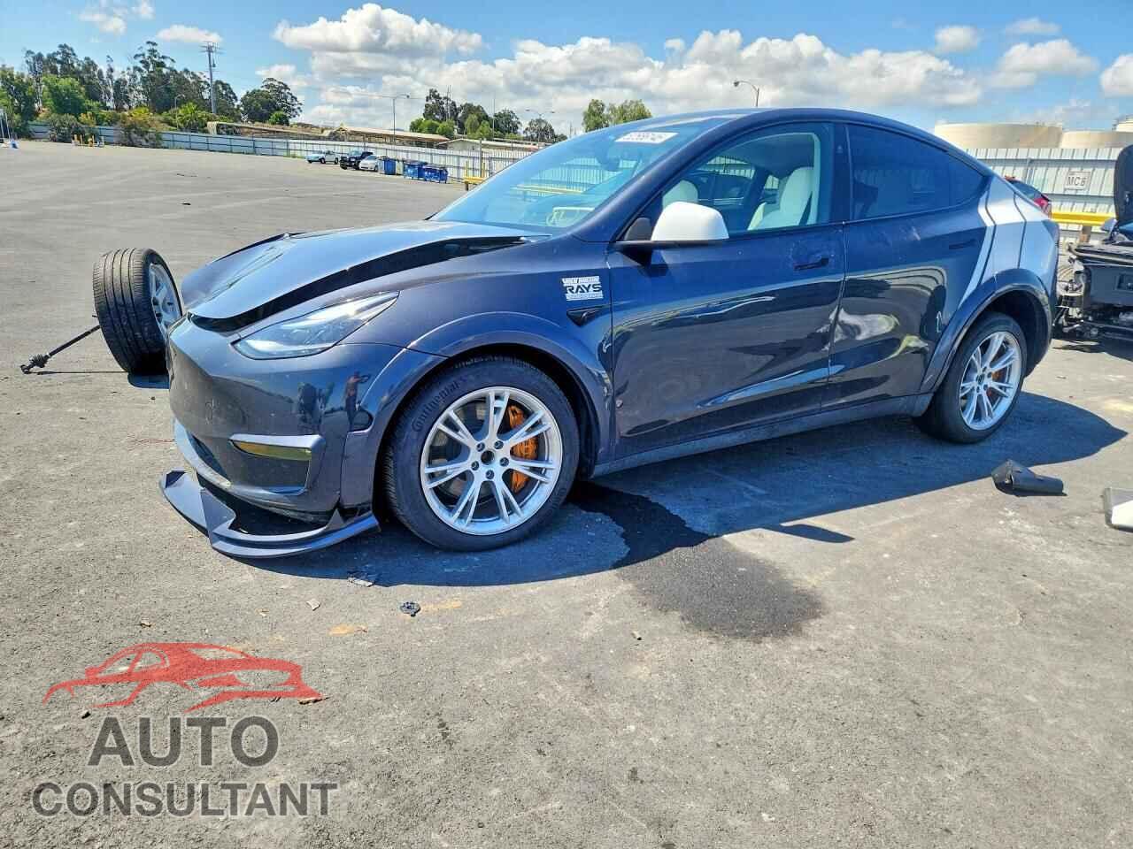 TESLA MODEL Y 2024 - 7SAYGDEE0RF005209