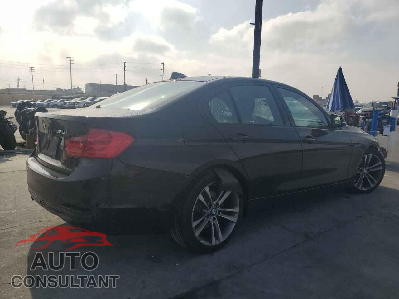 BMW 3 SERIES 2013 - WBA3C1G56DNR44144