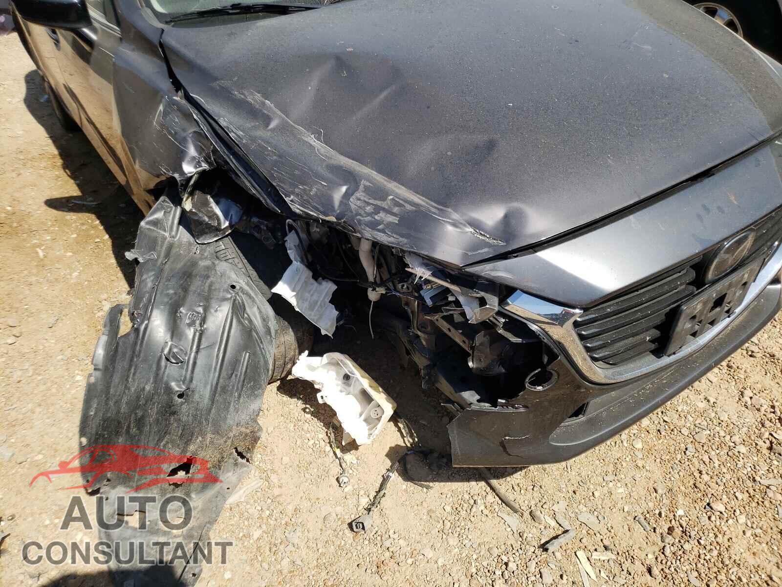 MAZDA 3 2018 - 3MZBN1W36JM230171