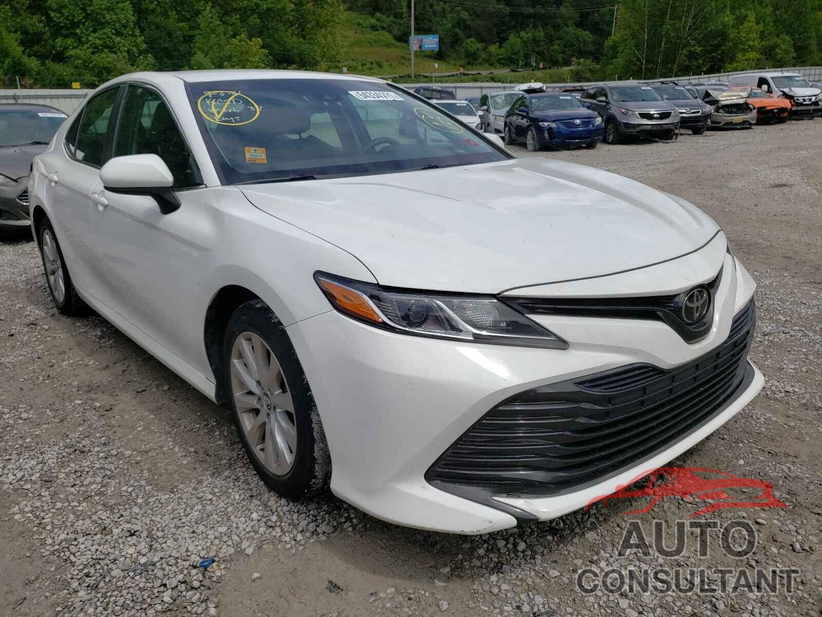 TOYOTA CAMRY 2018 - 4T1B11HK9JU023896