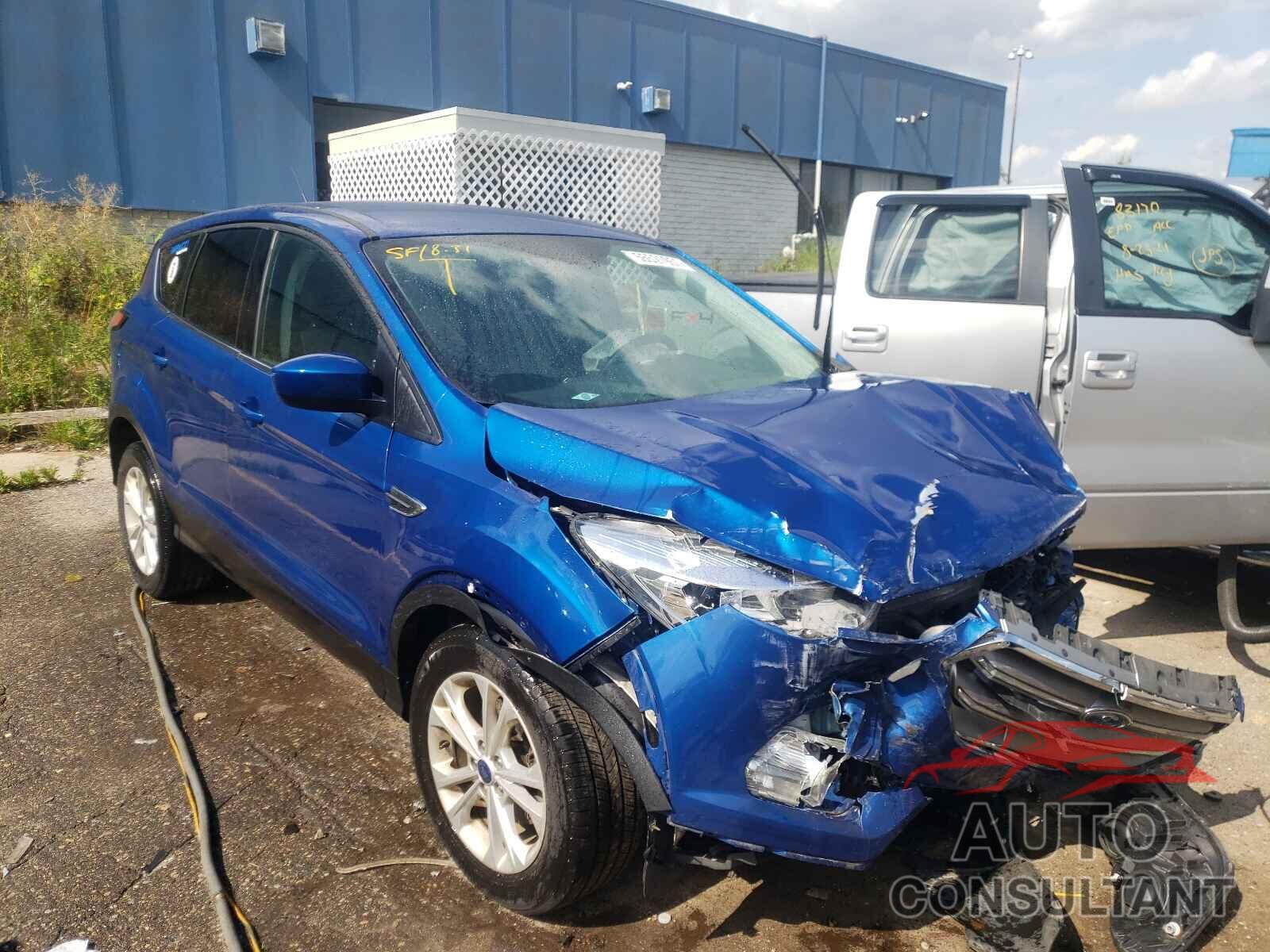 FORD ESCAPE 2017 - 1FMCU0GD4HUE57310