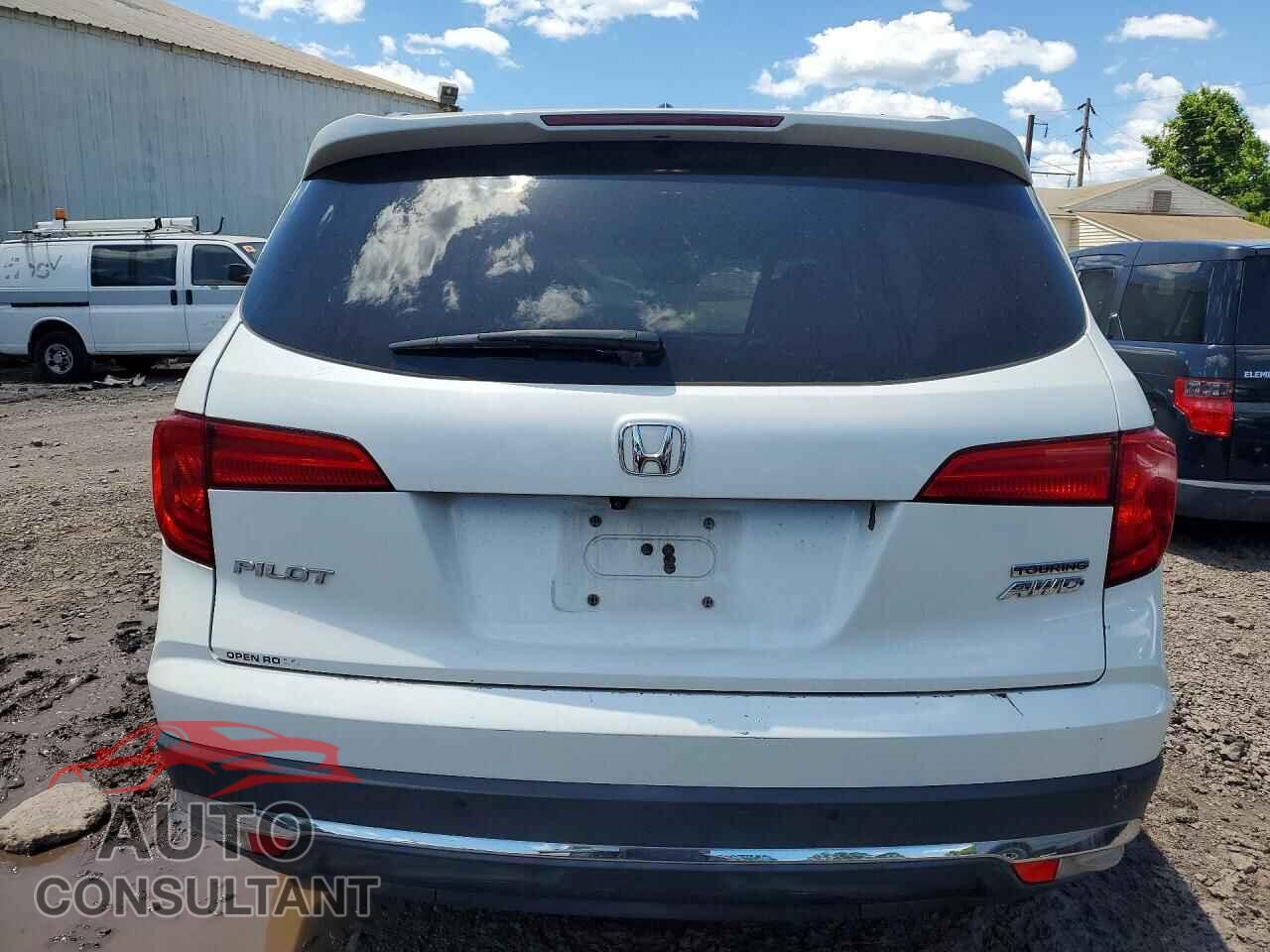 HONDA PILOT 2017 - 5FNYF6H98HB010733
