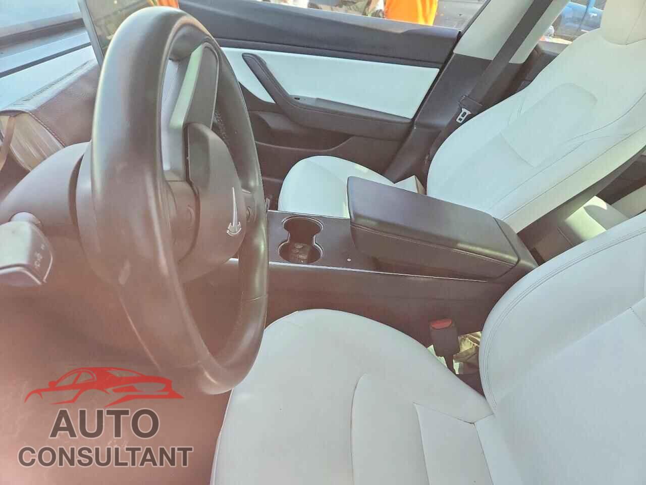 TESLA MODEL 3 2019 - 5YJ3E1EB2KF194856