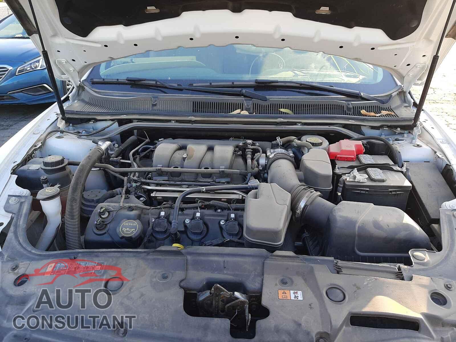 FORD TAURUS 2019 - 1FAHP2D86KG105720