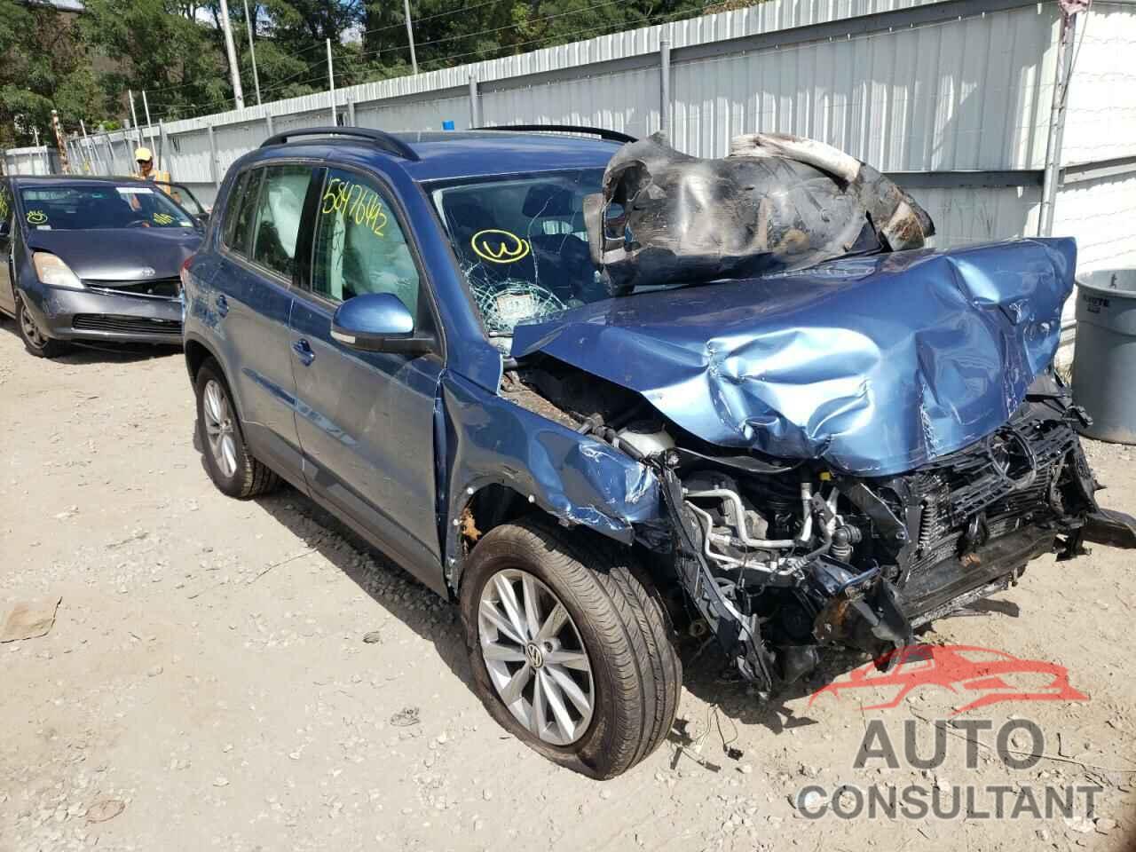 VOLKSWAGEN TIGUAN 2017 - WVGBV7AX5HK047471