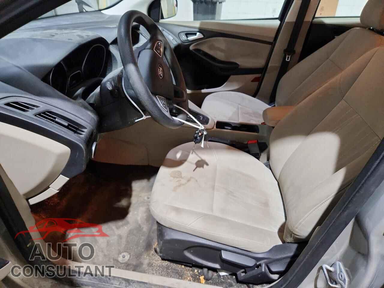 FORD FOCUS 2015 - 1FADP3F21FL246916