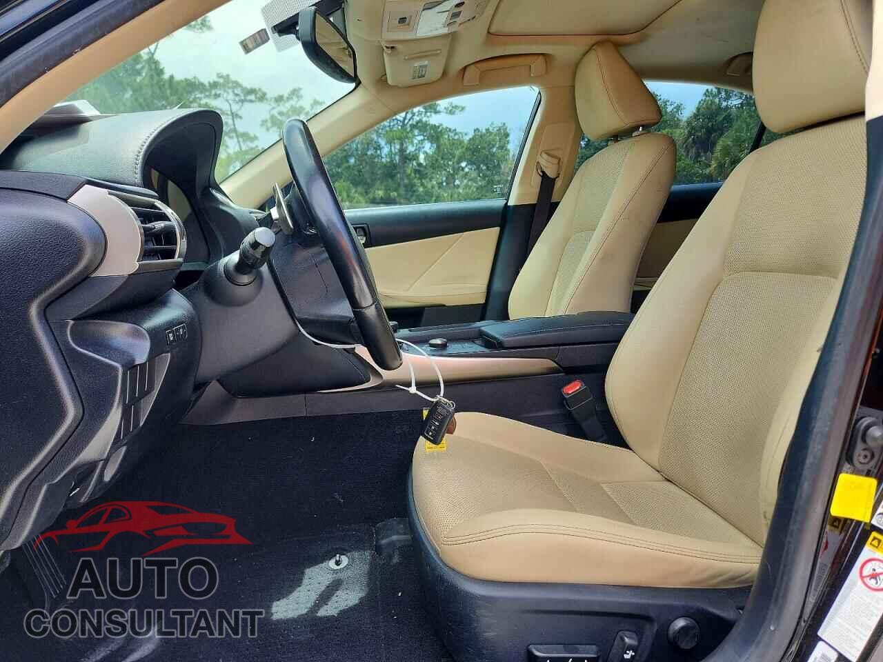 LEXUS IS 2016 - JTHBA1D21G5017585