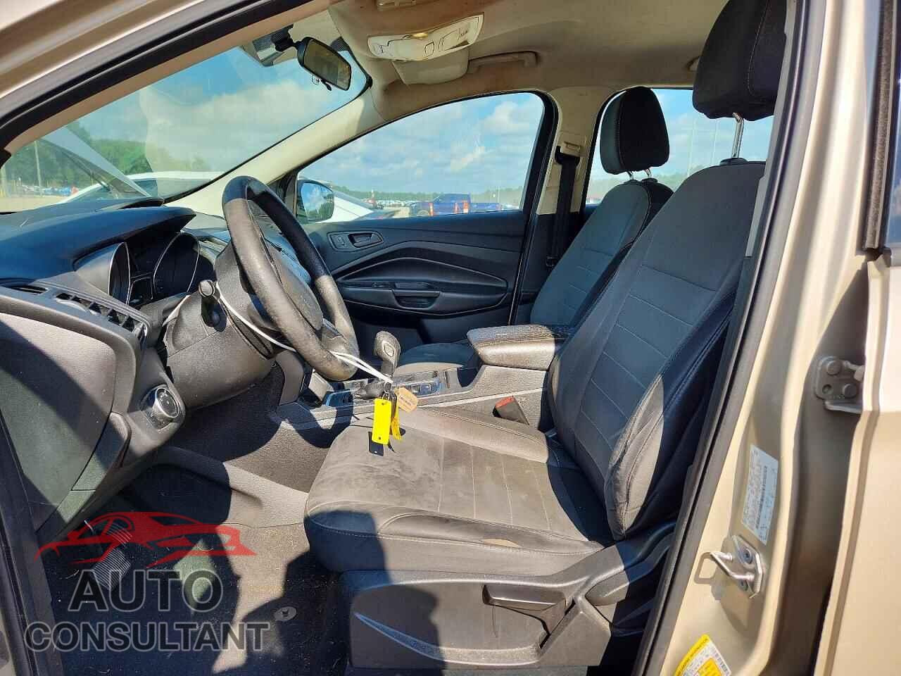 FORD ESCAPE 2017 - 1FMCU0F71HUC31429