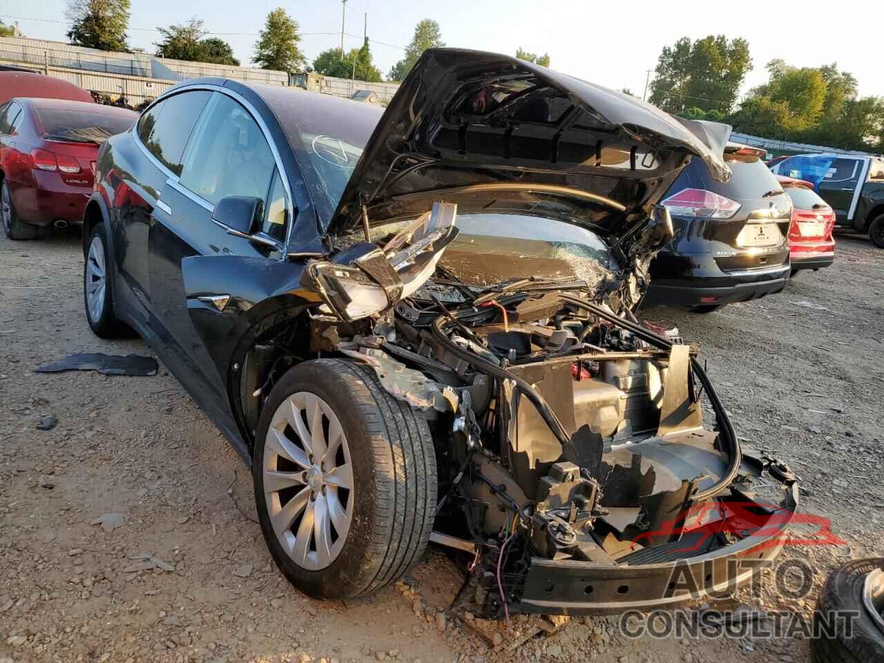 TESLA MODEL X 2018 - 5YJXCDE25JF090210