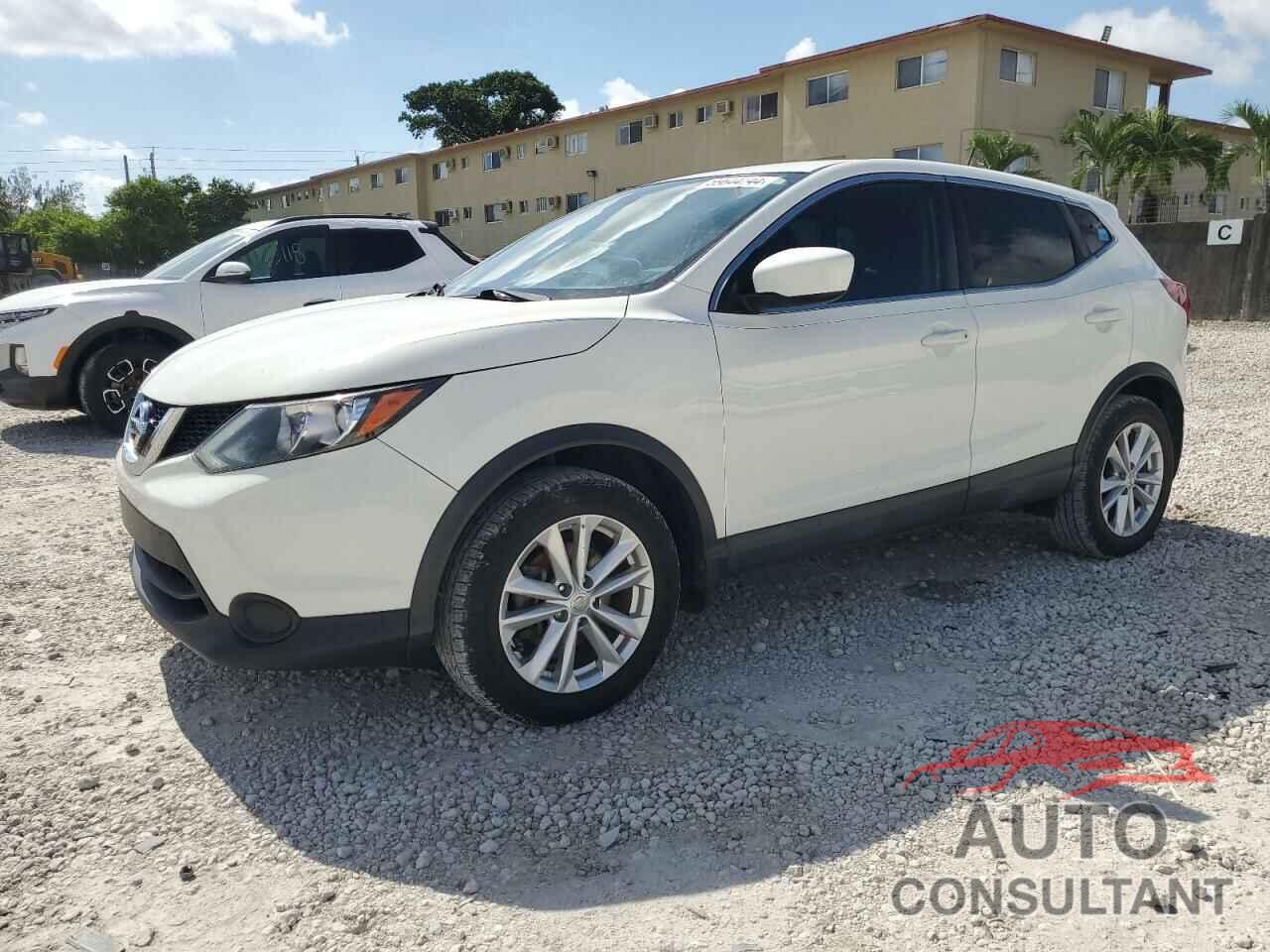 NISSAN ROGUE 2017 - JN1BJ1CP1HW030012