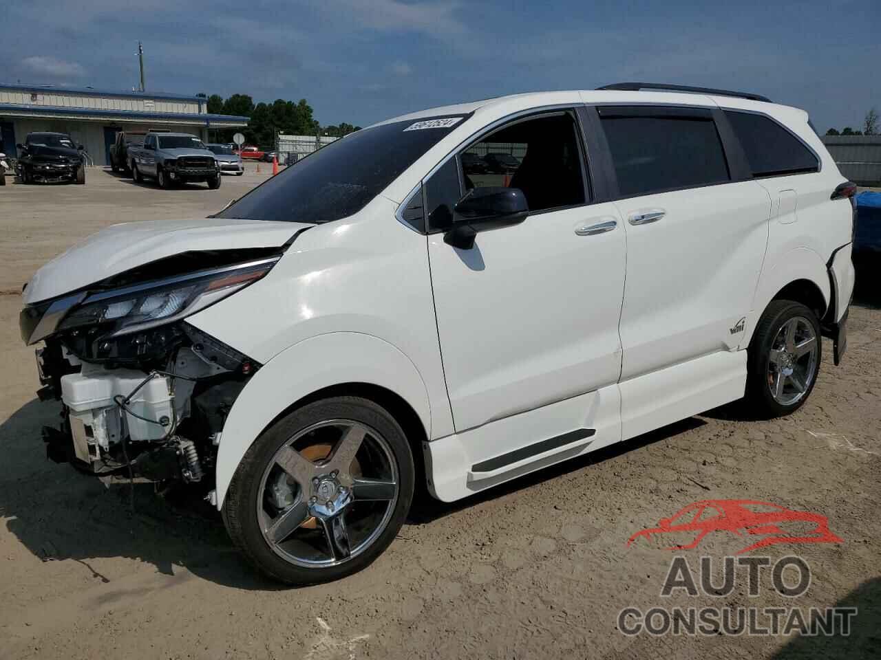 TOYOTA SIENNA 2023 - 5TDDSKFC0PS083168