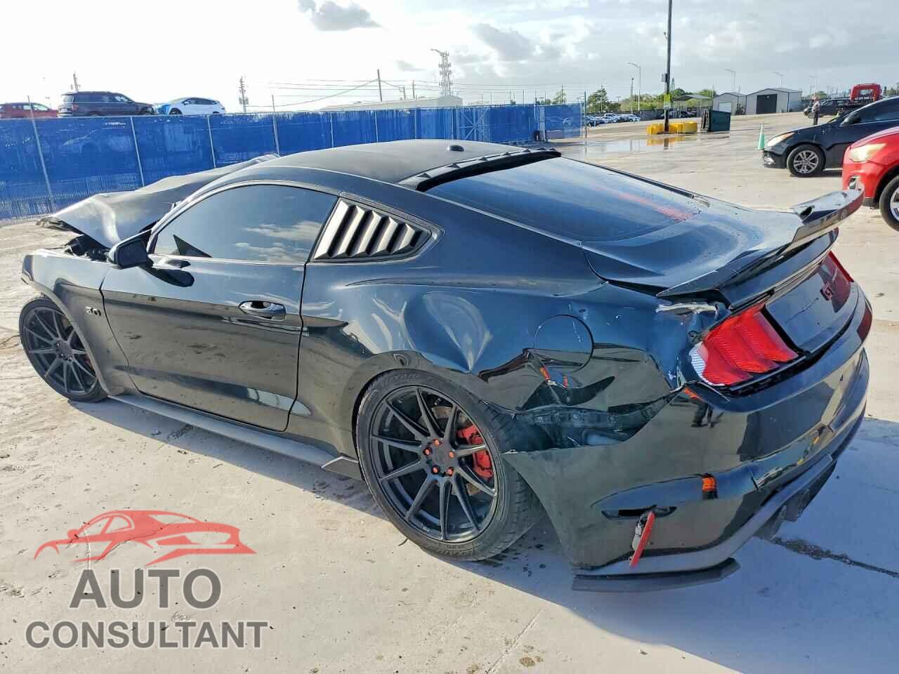 FORD MUSTANG 2018 - 1FA6P8CF8J5122409