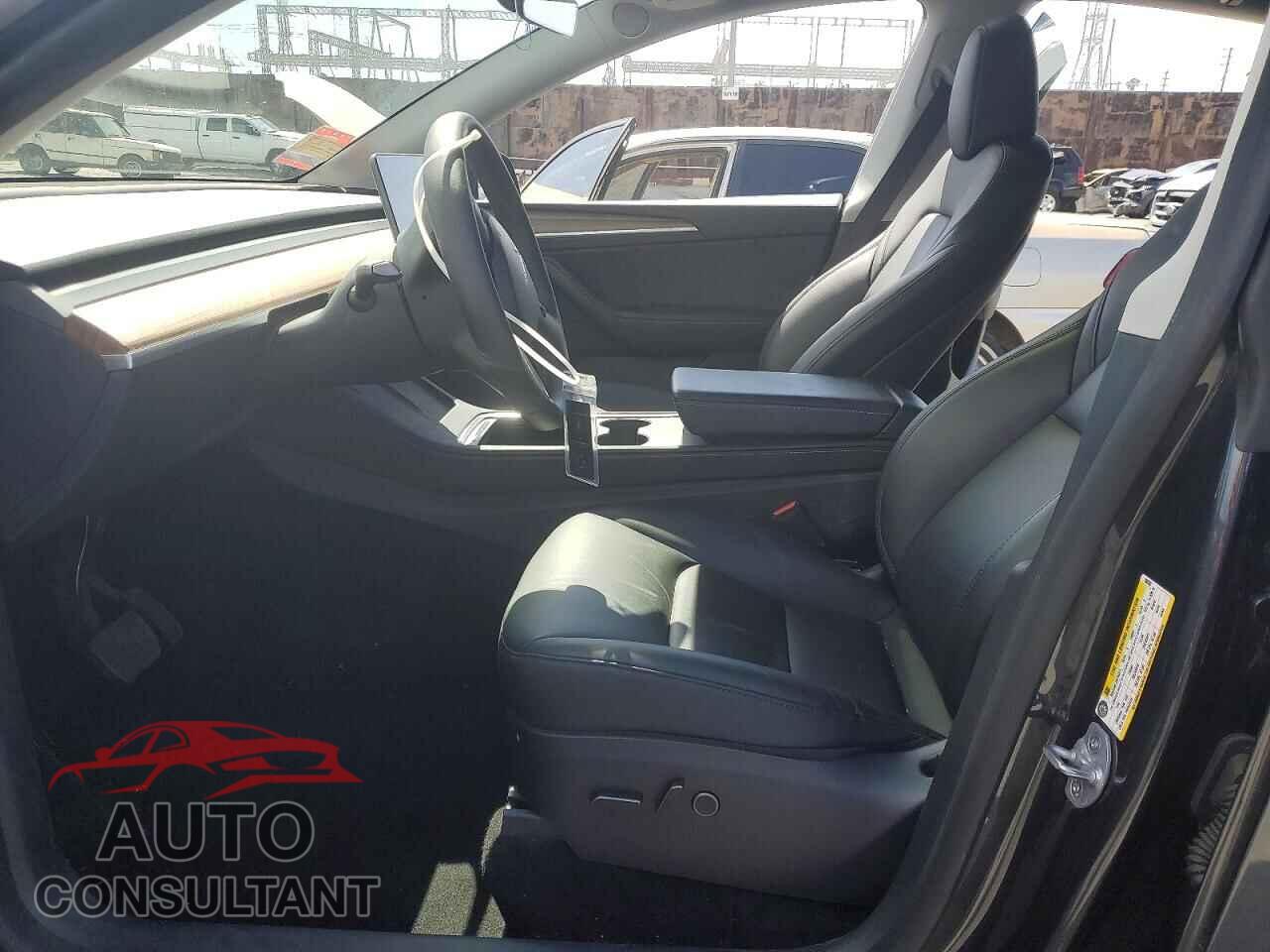 TESLA MODEL Y 2025 - 7SAYGDED8SF250532