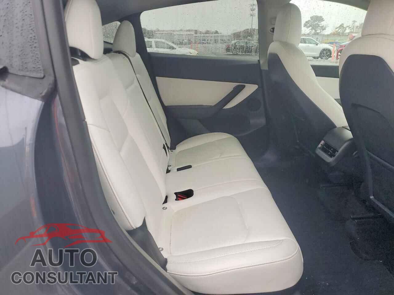 TESLA MODEL Y 2022 - 7SAYGDEE9NF512992