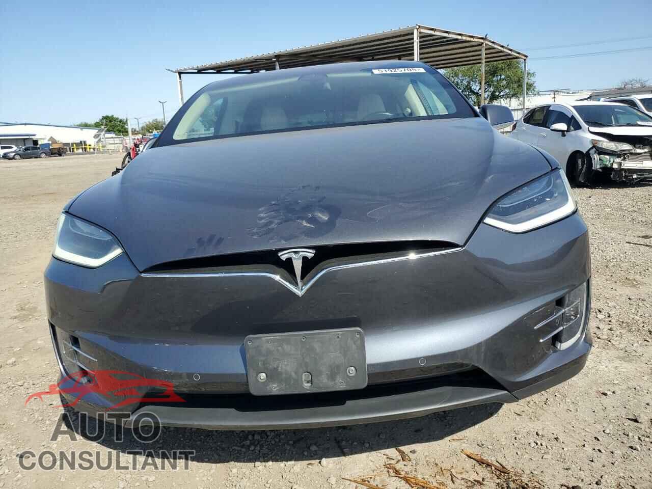 TESLA MODEL X 2018 - 5YJXCAE26JF100094